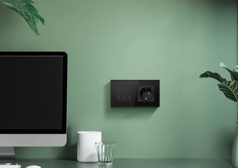 Smart home prekidač u modernom i prirodnom enterijeru