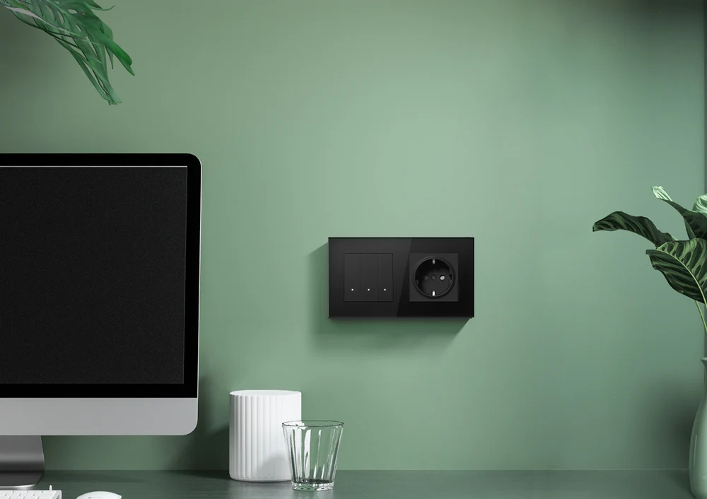 Smart home prekidač u modernom i prirodnom enterijeru